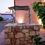 Laconia Domus - Vila